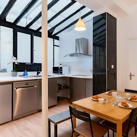 St Germain Sartre Chicsuites Apartment